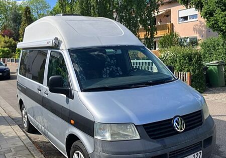 VW T5 Volkswagen Transporter mit Hochdach und Camper-Ausbau