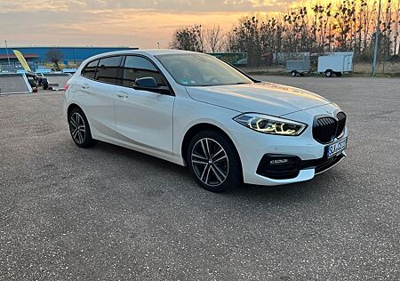 BMW 118i Sport Line /AUT /LED /SHZ /M-Lederl /NAVI