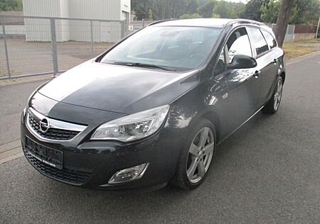 Opel Astra J Sports Tourer Design Edition/TÜV NEU/AHK