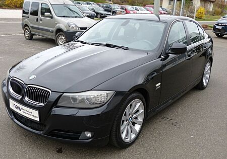 BMW 330d 330 xDrive[NAVI/XENON/PDC/SHZ/AHK]