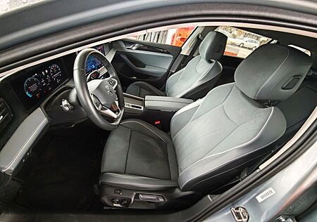 VW Passat Volkswagen 2.0 TDI SCR DSG Business AHK Massage 360°