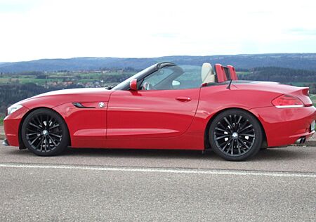 BMW Z4 sDrive23i -/6 Zyl. Red/Black-Line