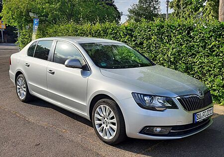 Skoda Superb 2.0 TDI (140 PS/103 kw) Silber Diesel