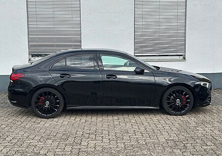 Mercedes-Benz A 200 gebraucht kaufen Mercedes-Benz A 200 DCT Limousine AMG Sport Exclusive