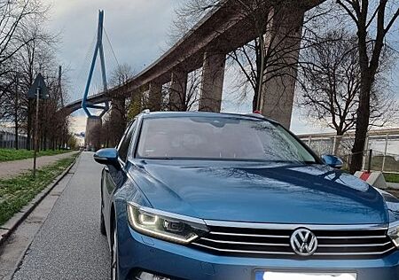 VW Passat Variant Volkswagen 2.0 / AHK / Pano / Dynaudio / 4 M