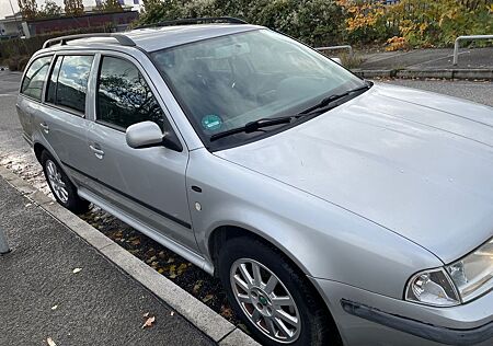 Skoda Octavia Combi 1.6 Comfort Comfort Tuv bis 06/26