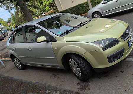 Ford Focus 1.6 Ghia nur 101000km