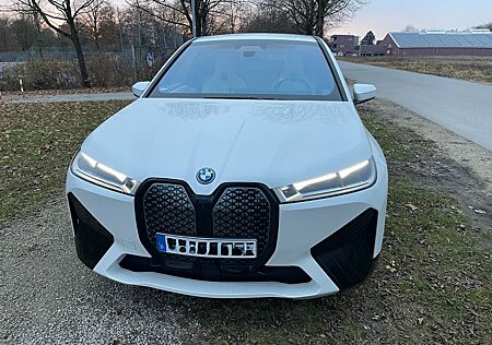 BMW iX xDrive40 - M Sport Laser AHK HUD 360°