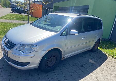 VW Touran Volkswagen 7 - SITZE / 1.HAND / Alufelgen / 8 - FACH / AHK