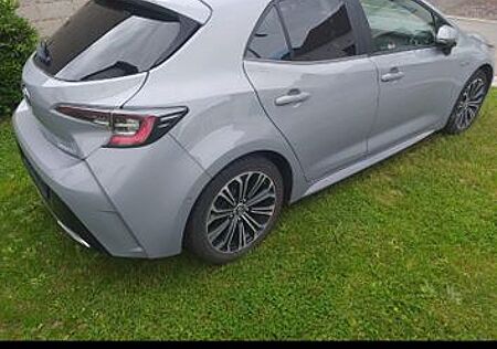 Toyota Corolla 1,8 Hybrid Club