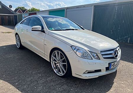 Mercedes-Benz E 250 Coupé BlueEFFICIENCY ELEGANCE EL...
