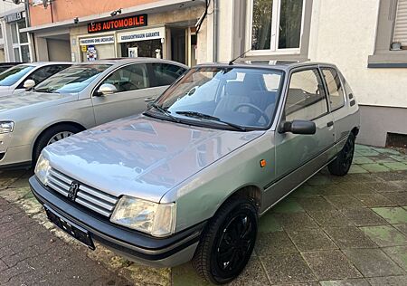 Peugeot 205 Automatik Tüv Neu Oldtimer 30 Jahre Alt