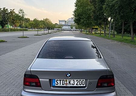 BMW 523i A -