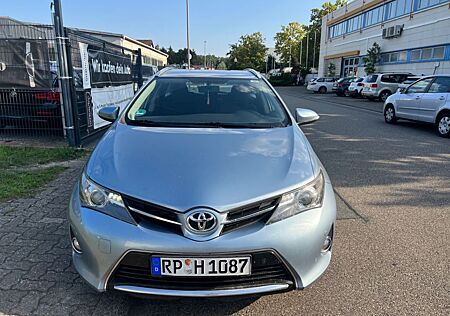 Toyota Auris Touring Sports Life+