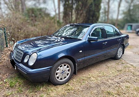 Mercedes-Benz E 200 CLASSIC Classic, erst 134 T Km