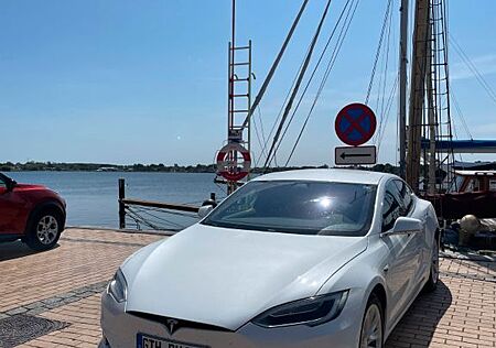 Tesla Model S 90D kostenfreies Laden SC01