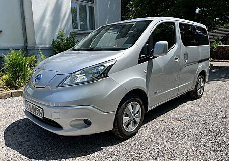 Nissan E-NV200 5-Sitzer + Rollstuhl, Rampe