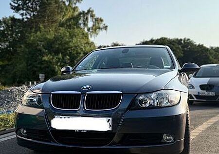 BMW 320i -