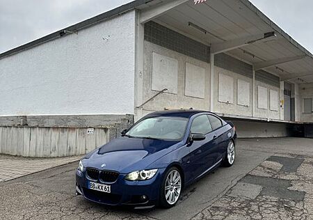 BMW 320d e92 M Paket ab Werk !