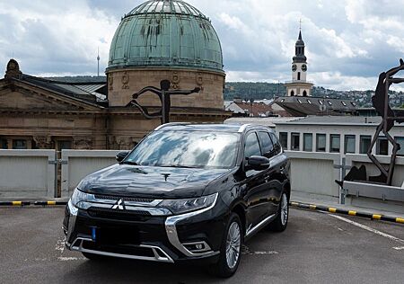 Mitsubishi Outlander 2.4 MIVEC PLUG-IN HYBRID 4WD Plus Plus