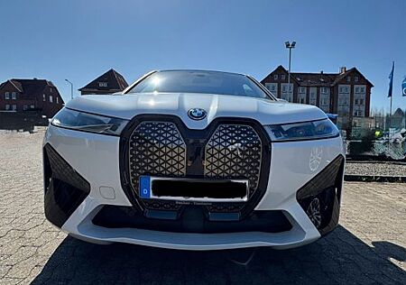 BMW iX xDrive40 Sportpaket/AHK/B&W HiFi/2-Achs-L