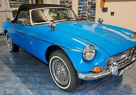 MG MGB B Roadster Bj. 1979 franz. blau / beige