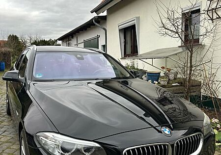 BMW 520d xDrive Touring A Luxury Line Luxury Line