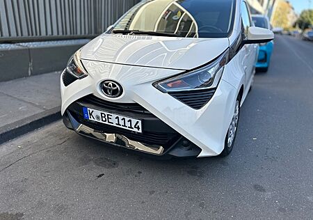 Toyota Aygo (X) Aygo (X) 1,0-l-VVT-i x-style x-style