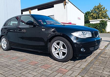 BMW 118i Einsteigerfahrzeug. Automatik m. Glasdach
