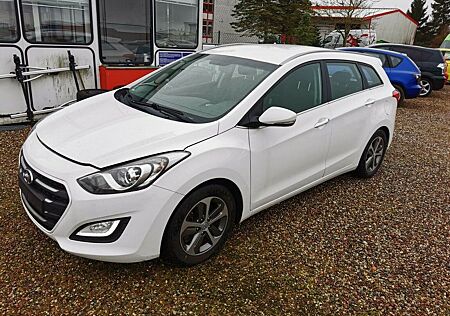 Hyundai i30 cw YES! ,Navi,Kamera LED