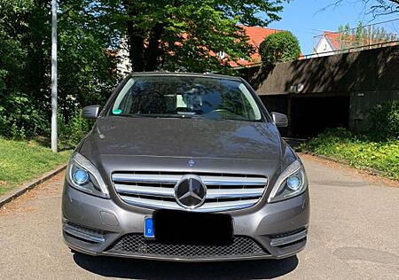 Mercedes-Benz B 200 -