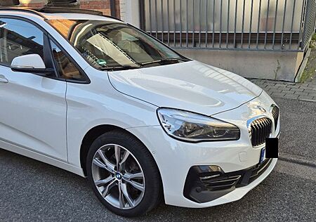 BMW 2er Active Tourer 220i Sport Line Pano AHK Navi Kame