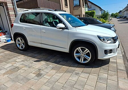 VW Tiguan Volkswagen 2.0 TDI BlueMotion Technology R-Line