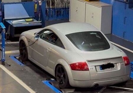 Audi TT Coupe 1.8T quattro -