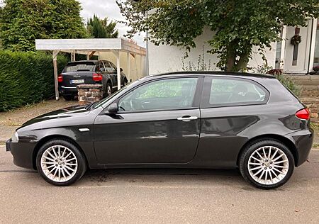 Alfa Romeo 147 1.9 JTD 16V M-Jet Distinctive Distinctive