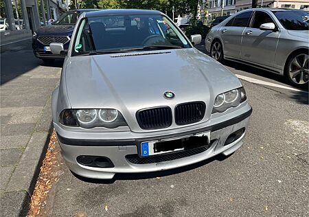 BMW 330i -