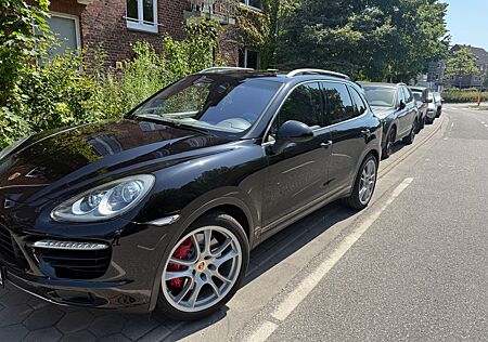 Porsche Cayenne Turbo eAHK Keyless Burmester Vollausst.