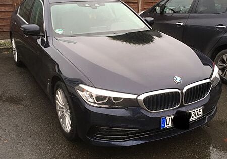 BMW 530e iP-SportLine,Servicepaket,eSportsitze,18"..