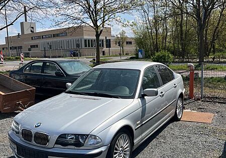 BMW 320i -