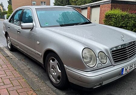 Mercedes-Benz E 280 AVANTGARDE