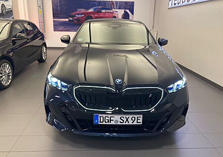 BMW i5 eDrive40 M Paket Pro,Pano,AHK,H/K,Leder