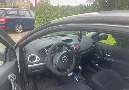 Renault Clio Authentique 1.2 16V 55kW Authentique