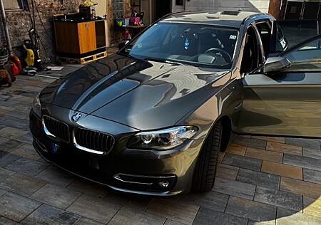 BMW 535d xDrive Touring A Luxury Line Luxury Line