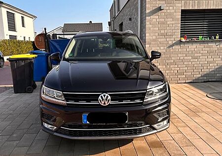 VW Tiguan Volkswagen 2.0 TDI SCR DSG Highline *PANO,AHK,STHZ*