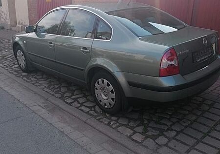 VW Passat Volkswagen 2.0 4motion Basis Basis