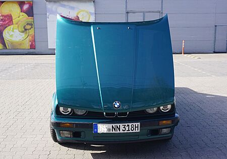 BMW 318i E30 Oldtimer im Original Lackkleid