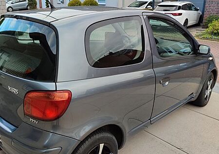 Toyota Yaris 1.3 Sol sol