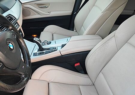 BMW 525d xDrive Touring -M-Paket Pano Motor 42T