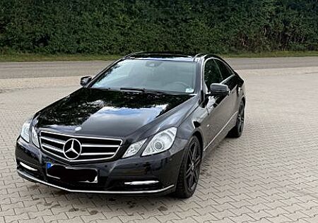Mercedes-Benz E 350 Coupé CDI BlueEFFICIENCY AVANTG....