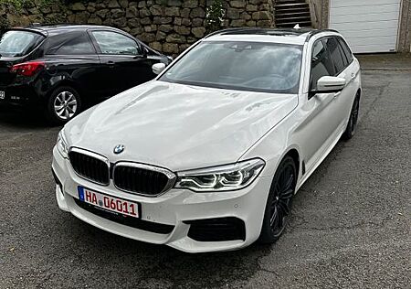 BMW 520d Touring A - M-Paket Shadow Panorama Apple